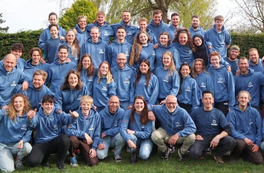 teamfoto-2sur5-jubileum-web-1536×862-square-376c3a860929348394692b379eb4382f-krah1ng98evy